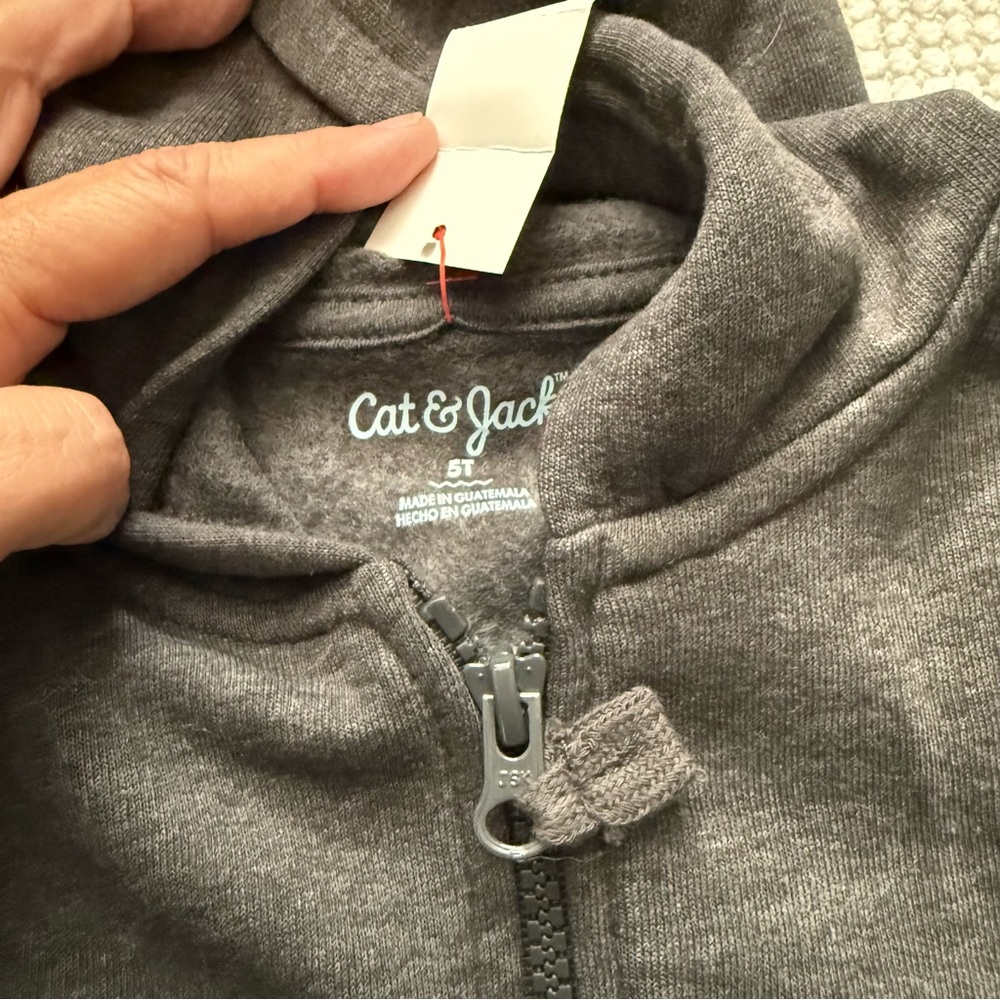 CAT & JACK Dark Gray Zip Up Hoodie NWT - Size 5T - Picture 2 of 4